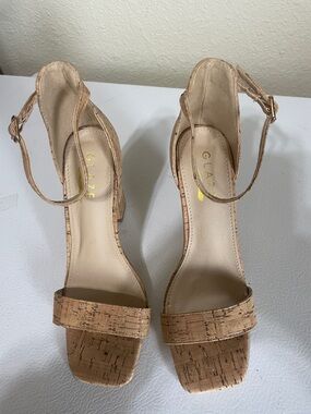 Glaze Women's Tan Heeled Sandals. Good Condition. Size 7.